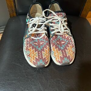 Ariat Fuse size 9 tennis shoes. Aztec.